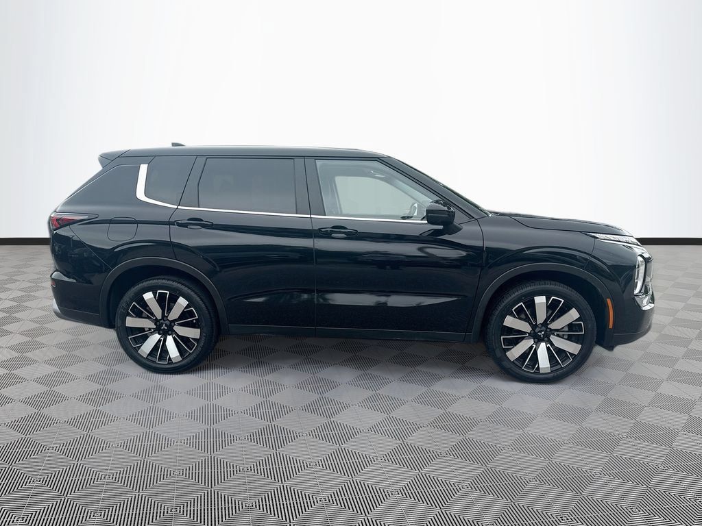 Used 2025 Mitsubishi Outlander SE FWD image 5