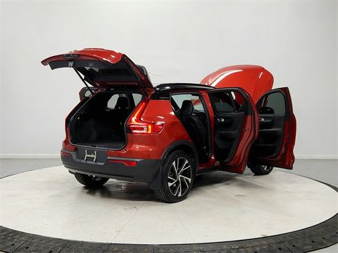 Used 2021 Volvo XC40 T5 R-Design w/ Protection Package image 15