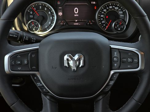 Used 2025 RAM 1500 Big Horn AWD/4WD image 16