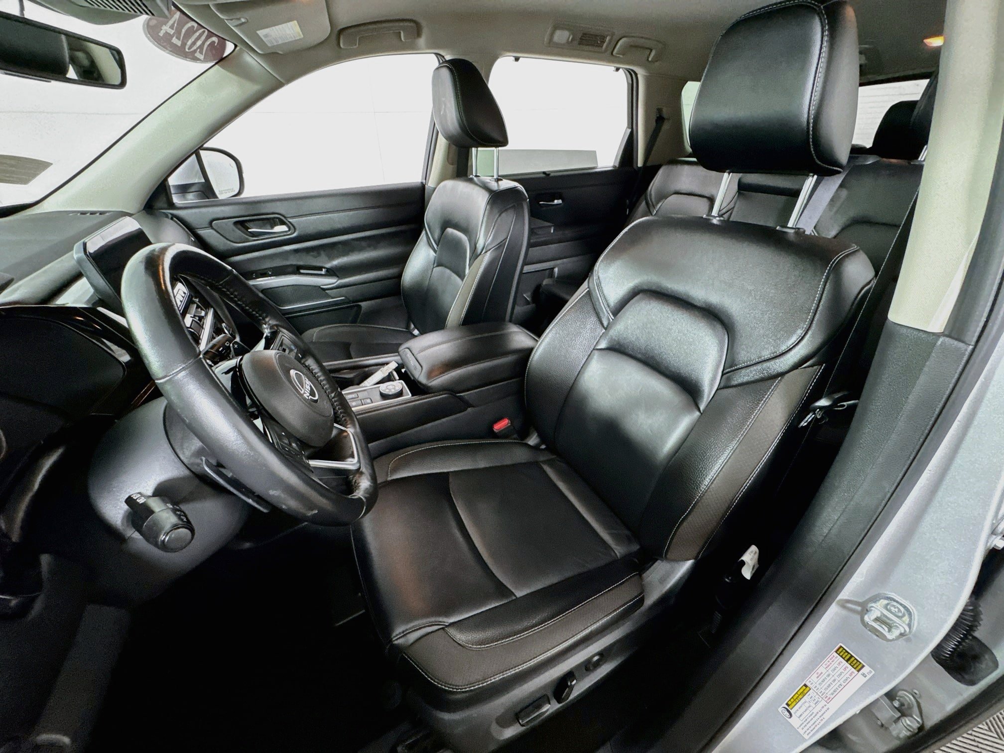 Used 2024 Nissan Pathfinder SL AWD/4WD image 14
