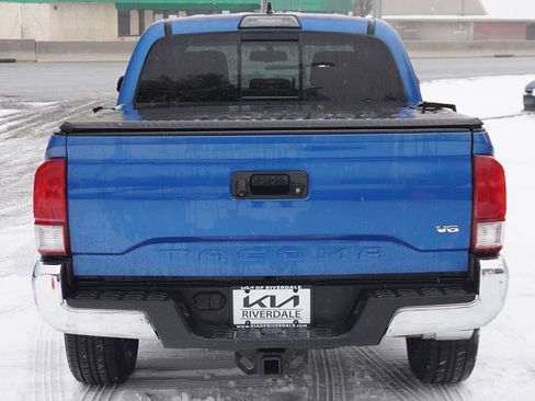 Used 2017 Toyota Tacoma TRD Off-Road image 9