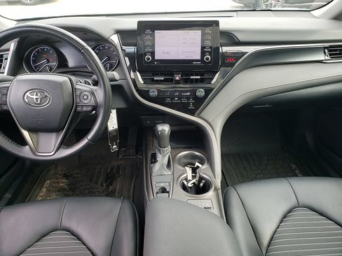 Used 2021 Toyota Camry SE w/ Cold Weather Package AWD/4WD image 8