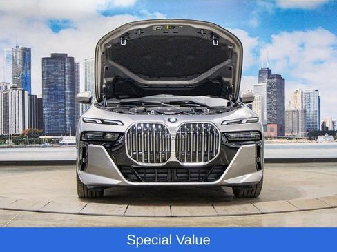 Used 2025 BMW 760i xDrive w/ Premium Package AWD/4WD image 4