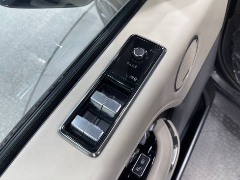 Used 2019 Land Rover Range Rover Autobiography AWD/4WD image 16