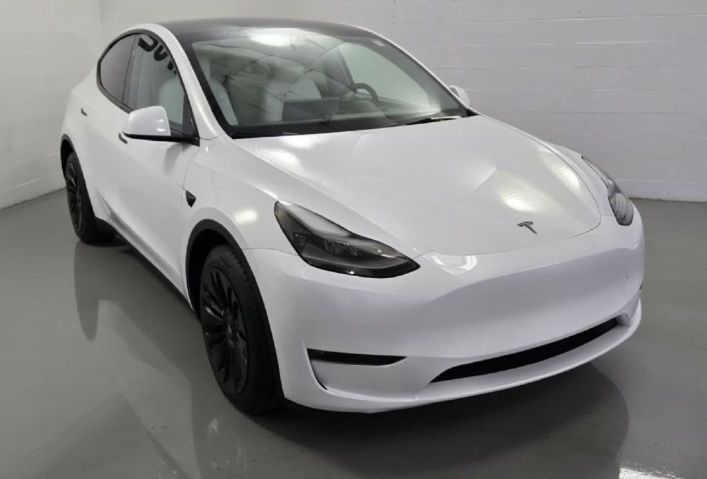 Used 2024 Tesla Model Y Long Range AWD/4WD image 4