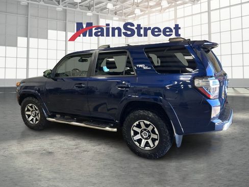 Used 2018 Toyota 4Runner TRD Off-Road Premium image 3