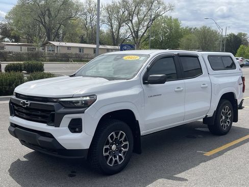 Used 2023 Chevrolet Colorado LT w/ LT Convenience Package III AWD/4WD image 3