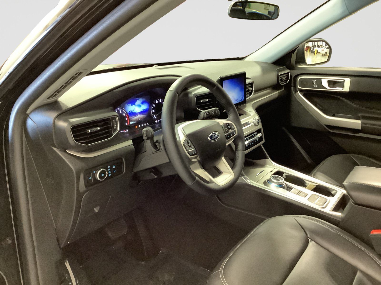 Used 2023 Ford Explorer XLT w/ Equipment Group 202A RWD image 12