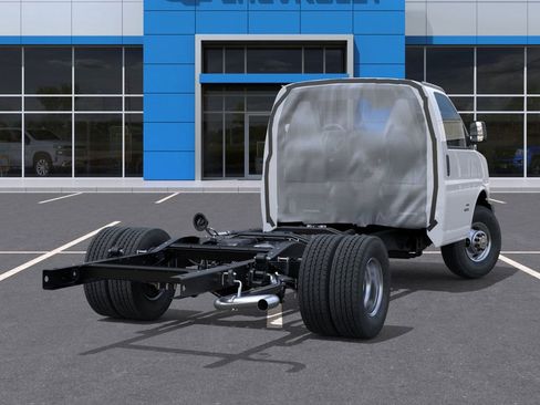 New 2026 Chevrolet Express 4500 w/ Power Convenience Package RWD image 4