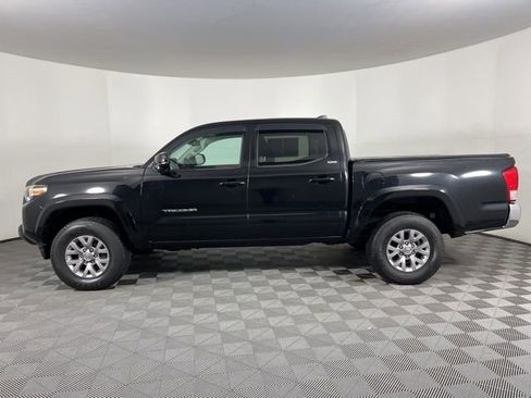 Used 2017 Toyota Tacoma SR5 image 6