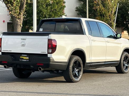 Used 2023 Honda Ridgeline Black Edition image 4