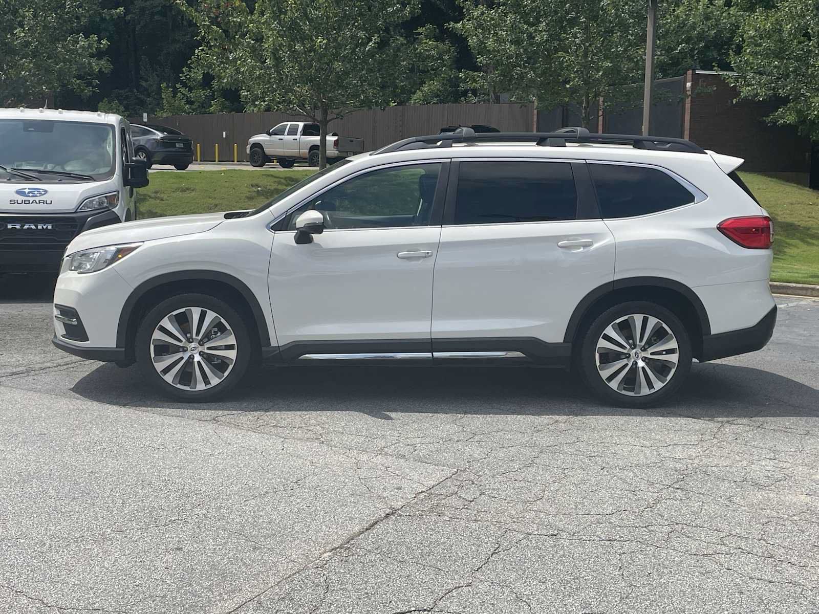 Used 2019 Subaru Ascent Limited w/ Popular Package #3 AWD/4WD image 2