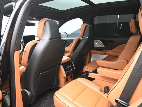 Used 2021 Lincoln Aviator Black Label w/ Dynamic Handling Package image 2