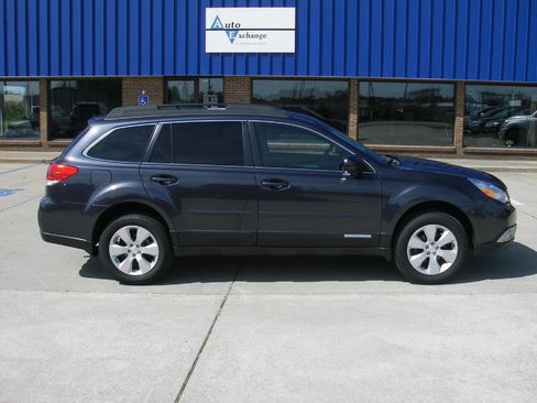 Used 2012 Subaru Outback 2.5i Premium w/ All-Weather Pkg AWD/4WD image 4
