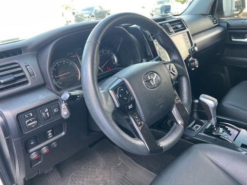 Used 2020 Toyota 4Runner TRD Off-Road Premium w/ Moonroof Package AWD/4WD image 31