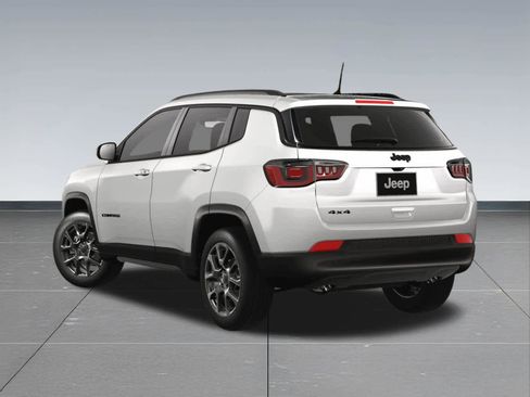 Used 2025 Jeep Compass Latitude w/ Sun & Sound Group image 4