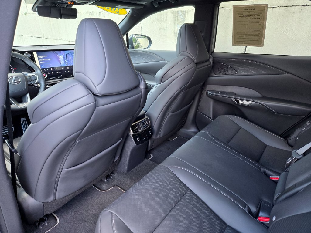 Used 2023 Lexus RX 350 F Sport w/ Accessory Package AWD/4WD image 17
