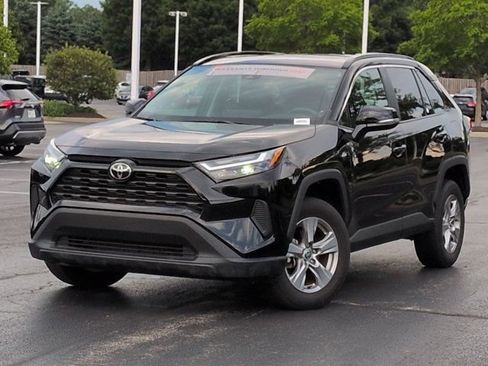 Used 2025 Toyota RAV4 XLE w/ Convenience Package FWD image 2