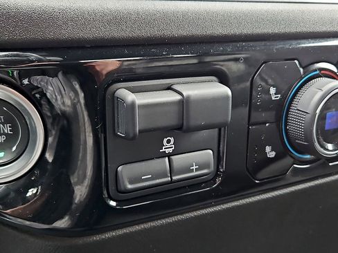 Used 2025 Chevrolet Silverado 1500 RST image 26