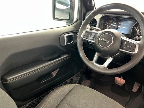 Certified 2025 Jeep Wrangler Sahara image 11