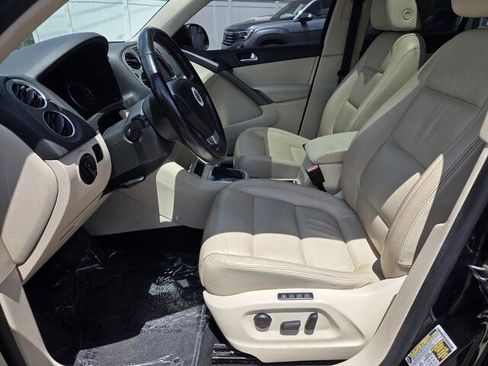 Used 2009 Volkswagen Tiguan SE AWD/4WD image 3