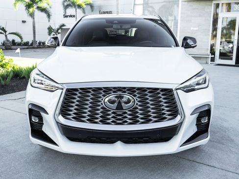 Certified 2023 INFINITI QX55 Essential image 4