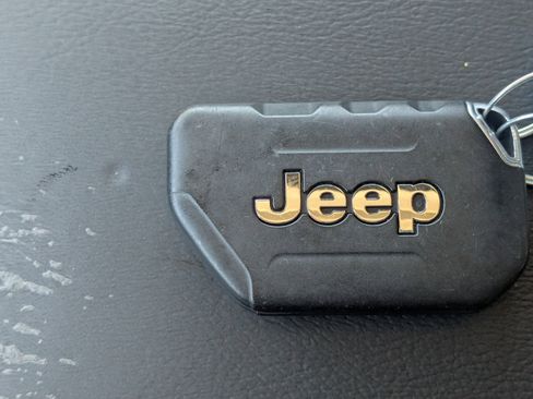 Used 2020 Jeep Wrangler Unlimited Sahara image 41