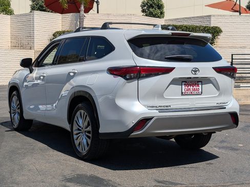 Used 2023 Toyota Highlander Platinum FWD image 13