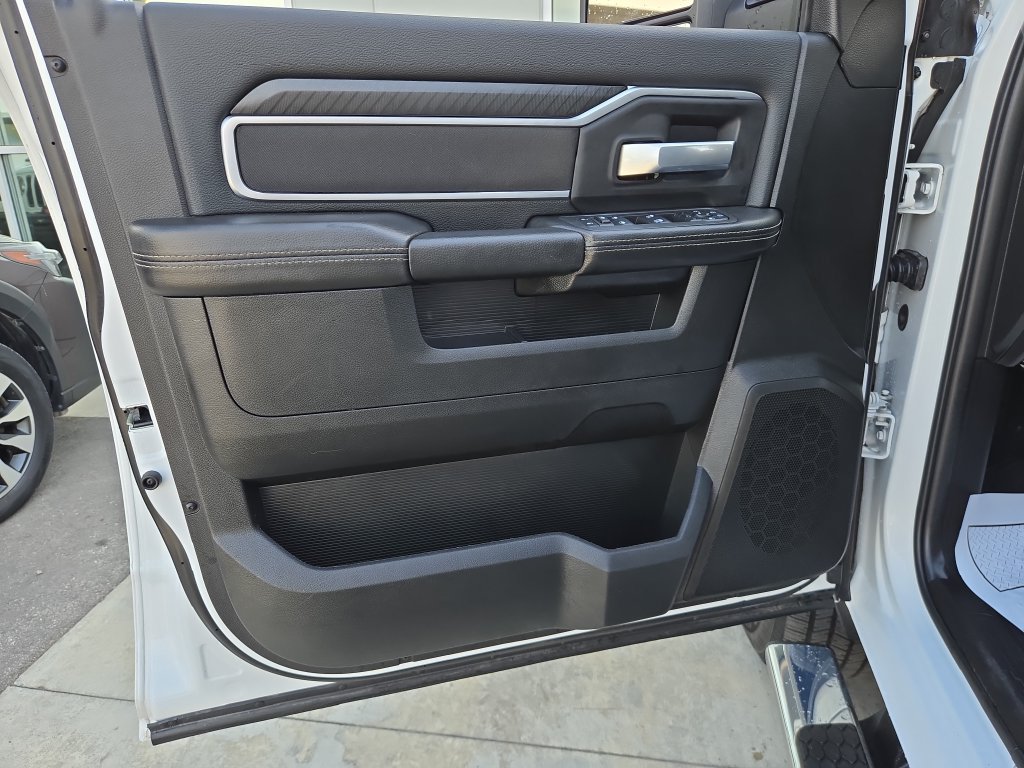 Used 2025 RAM 3500 Big Horn AWD/4WD image 12