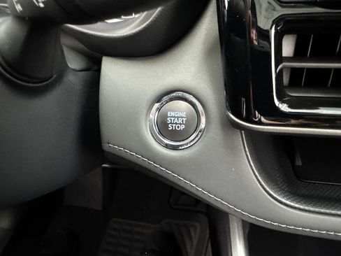 Used 2023 Toyota Highlander XLE AWD/4WD image 25