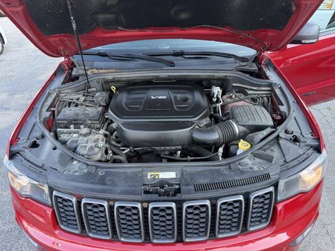 Used 2017 Jeep Grand Cherokee Trailhawk AWD/4WD image 28