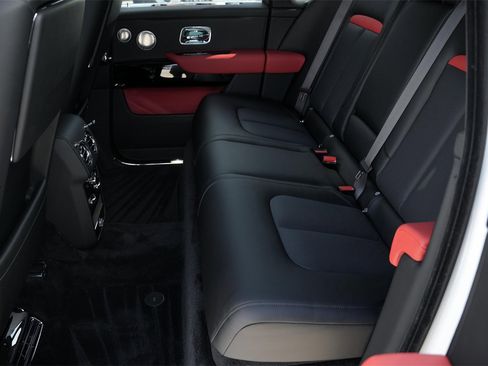 New 2026 Rolls-Royce Cullinan image 38