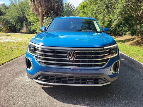 Used 2026 Volkswagen Atlas SE FWD image 2