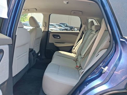 Used 2022 Nissan Rogue SV AWD/4WD image 11