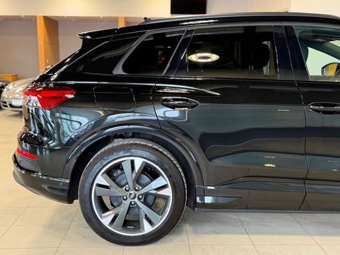 Used 2024 Audi Q4 e-tron Prestige w/ Black Optic Package image 17