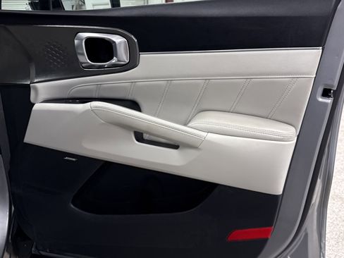 Used 2023 Kia Sorento SX Prestige image 30