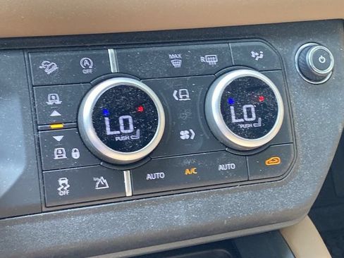 Used 2025 Land Rover Defender 110 X-Dynamic SE AWD/4WD image 25