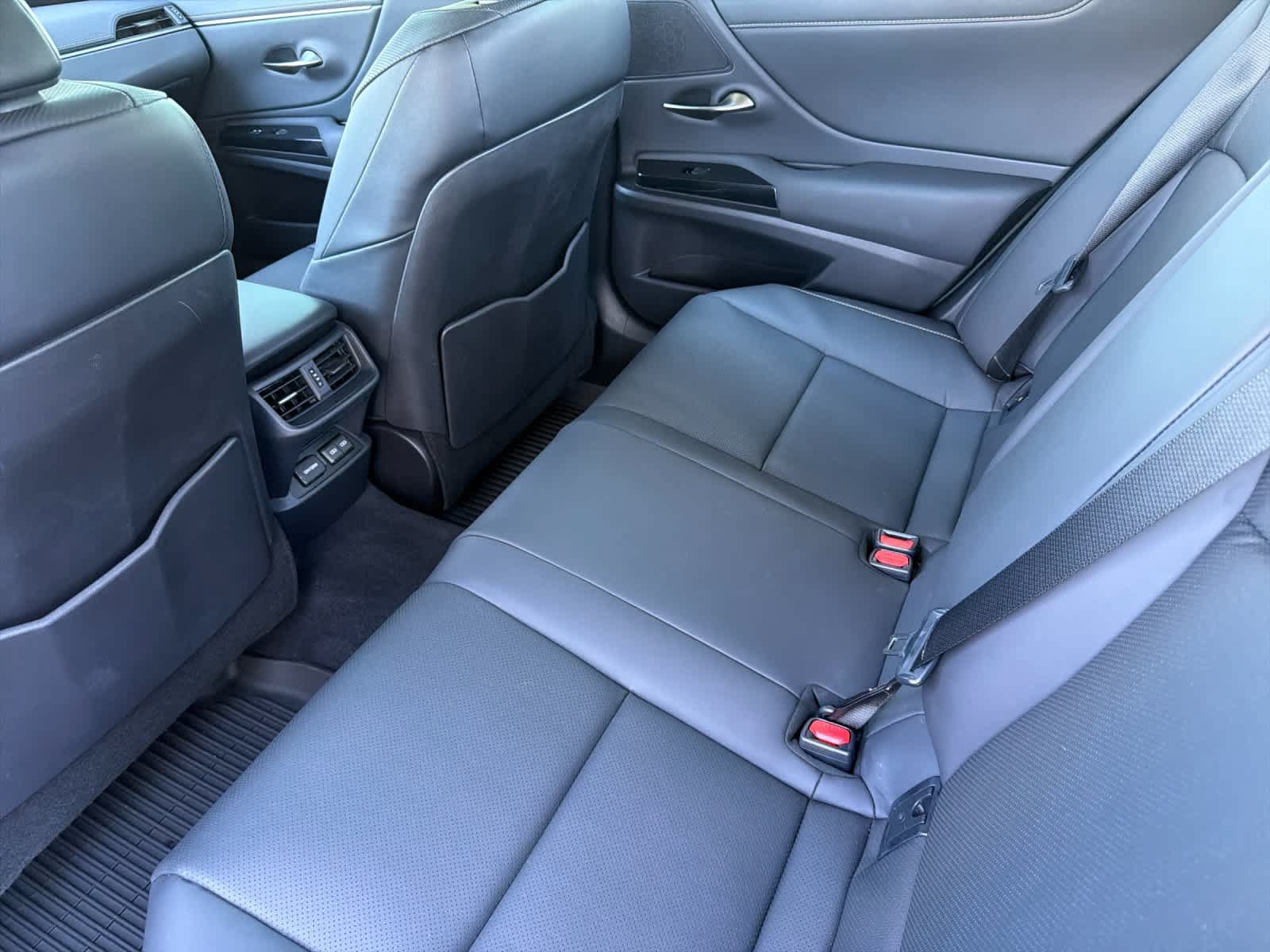 Certified 2025 Lexus ES 300h w/ Premium Package FWD image 4