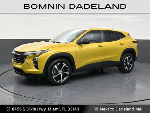 Used 2024 Chevrolet Trax RS w/ Sunroof Package image 1