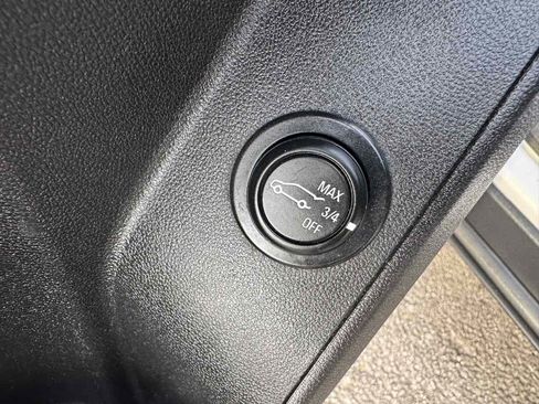 Used 2018 Chevrolet Equinox LT FWD image 26