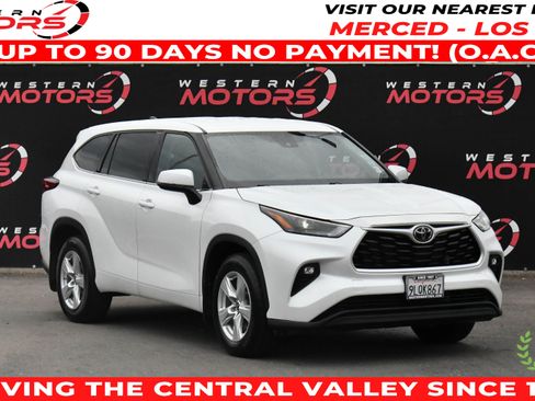 Used 2022 Toyota Highlander LE AWD/4WD image 1