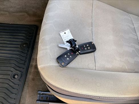 Used 2015 Chevrolet Volt w/ Enhanced Safety Package 1 FWD image 15