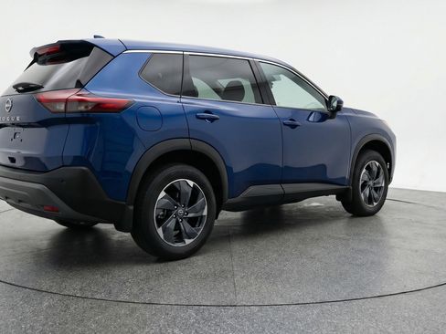 Used 2025 Nissan Rogue SV image 9