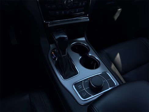 Used 2021 Jeep Grand Cherokee Limited image 15