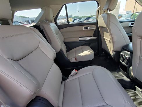 Used 2021 Ford Explorer Limited w/ Equipment Group 301A AWD/4WD image 6