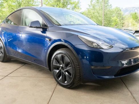 Used 2024 Tesla Model Y Long Range AWD/4WD image 2
