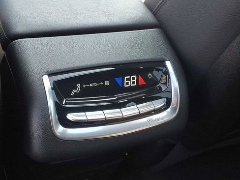Used 2025 Cadillac XT6 Luxury AWD/4WD image 12