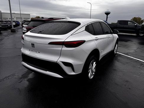 Used 2024 Buick Envista Preferred w/ Convenience I Package image 2