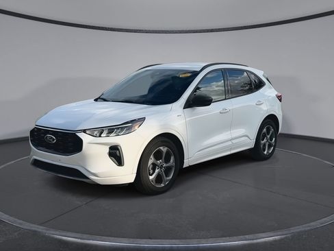 Used 2023 Ford Escape ST-Line w/ Cold Weather Package FWD image 4