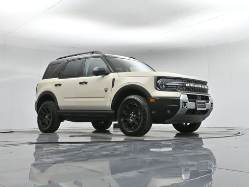 Used 2025 Ford Bronco Sport Badlands image 48